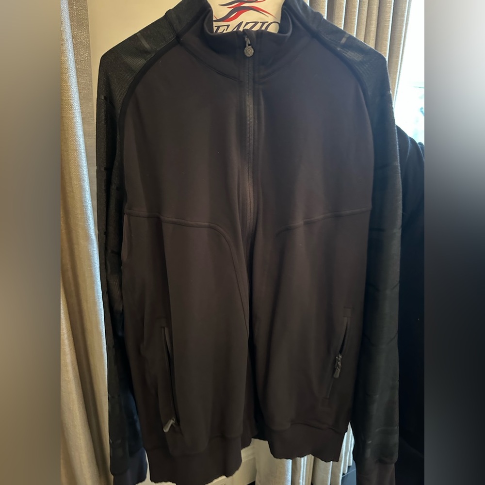 Men’s black lululemon zip up with a pattern on the sleeve. Size XL.